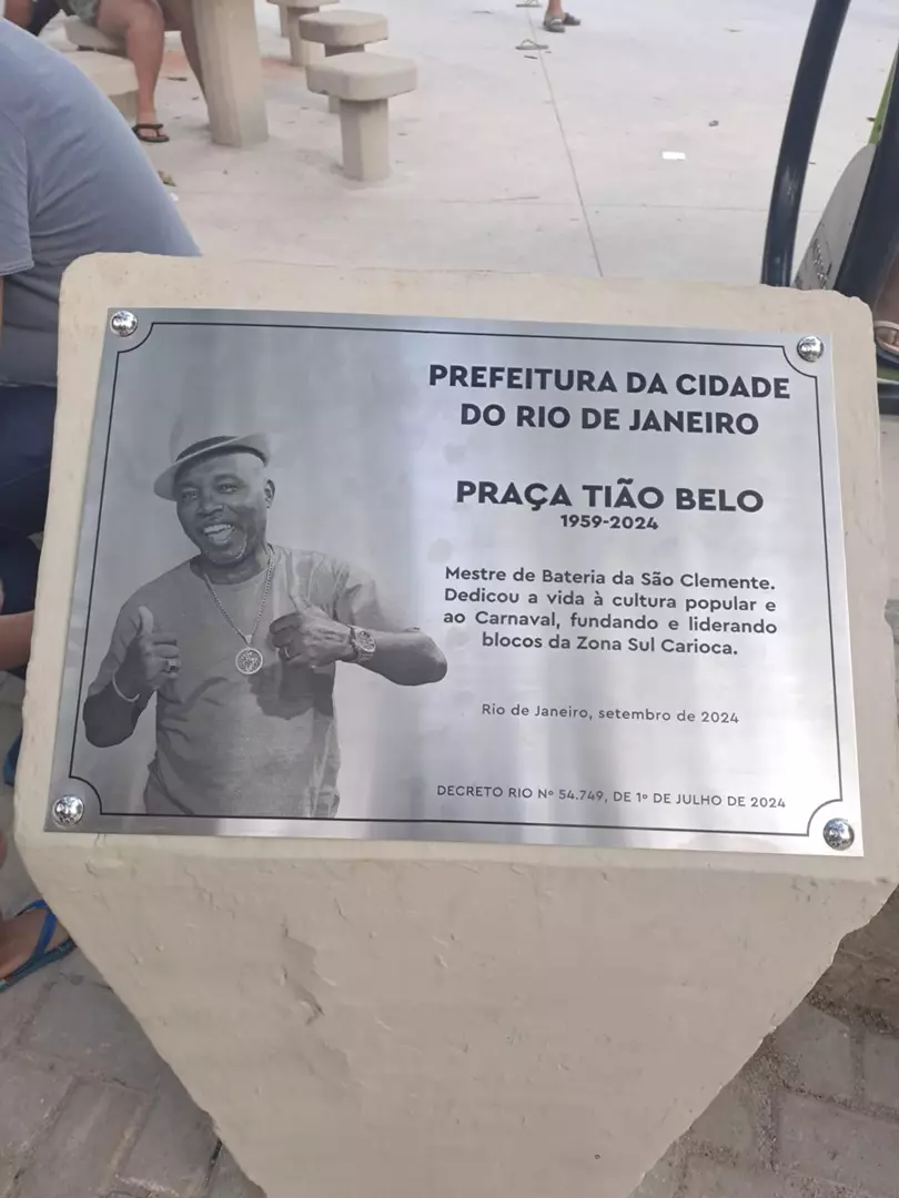 Com samba e alegria, Praça Tião Belo e inaugurada na comunidade do Santa Marta